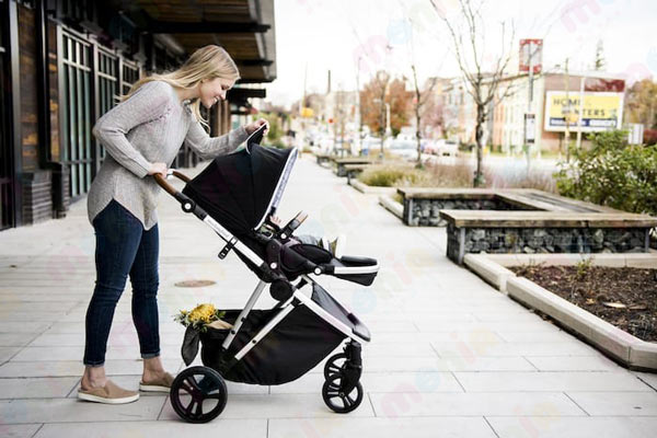 خرید انواع کالسکه بچه