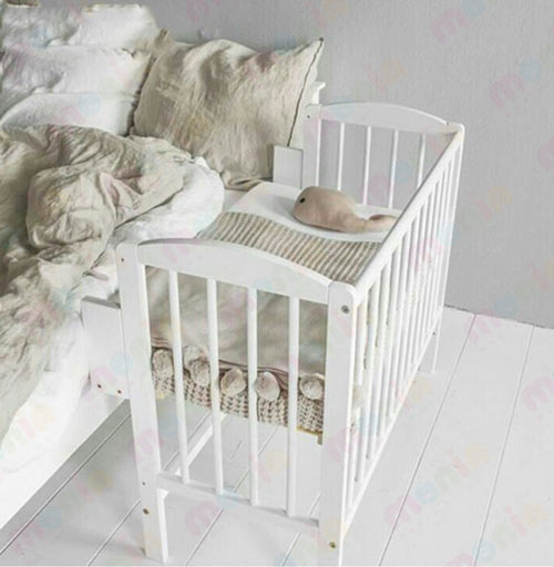 فروش تخت کنار مادر ایرانی